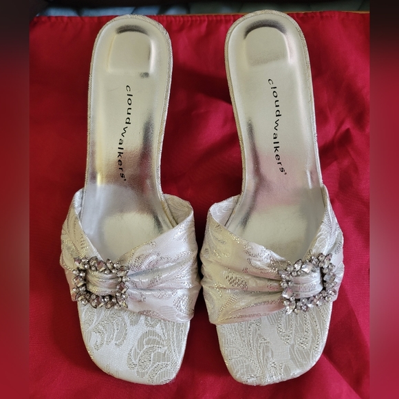 EUC Cloudwalkers by Avenue Metallic Slip On Heels Size 8.5W - Picture 7 of 16